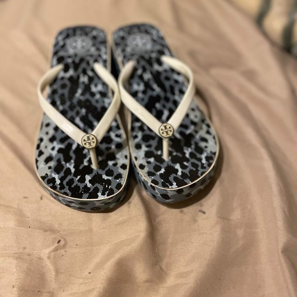 Tory Burch Thandie Flip Flop - Picture 3 of 14